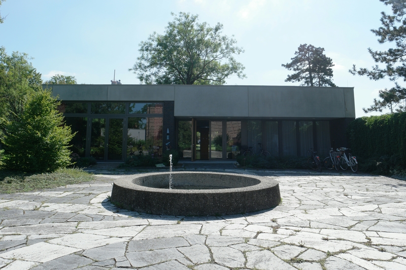 Bild Gemeindehaus vom Kirchhof aus